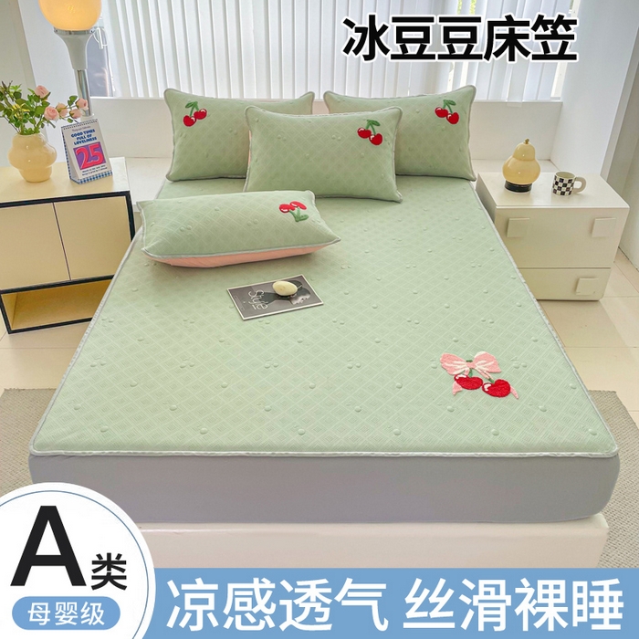 91家纺网 家纺一手货源 找家纺 恋佳居2025新款A类乙伦PE凉豆豆毛巾绣床笠冰丝席（床笠款） 樱桃—豆绿