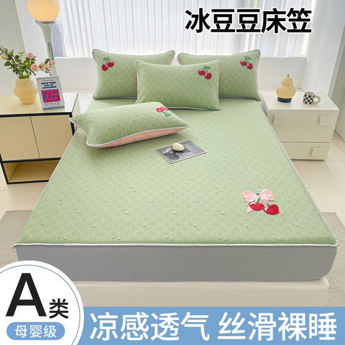 91家纺网 家纺一手货源 找家纺 恋佳居2025新款A类乙伦PE凉豆豆毛巾绣床笠冰丝席（床笠款） 樱桃—绿