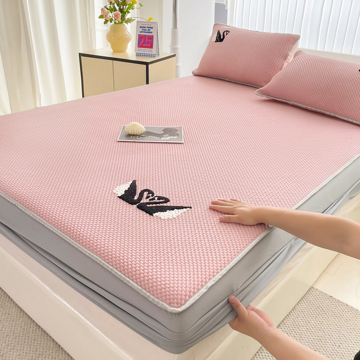 91家纺网 家纺一手货源 找家纺 （总）恋佳居2025新款A类乙伦PE凉豆豆毛巾绣床笠冰丝席（床笠款）