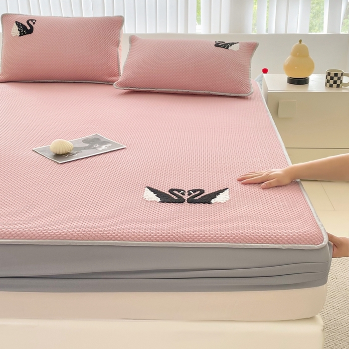 91家纺网 家纺一手货源 找家纺 （总）恋佳居2025新款A类乙伦PE凉豆豆毛巾绣床笠冰丝席（床笠款）