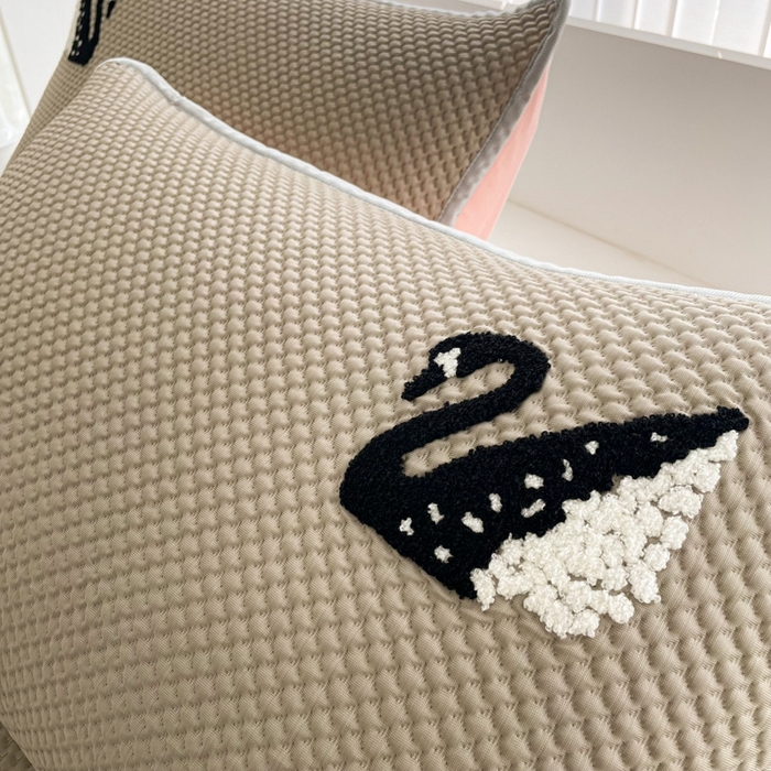 91家纺网 家纺一手货源 找家纺 恋佳居2025新款A类乙伦PE凉豆豆毛巾绣床笠冰丝席（床笠款） 比翼双飞—卡其