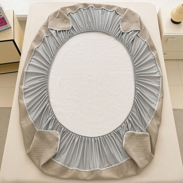 91家纺网 家纺一手货源 找家纺 恋佳居2025新款A类乙伦PE凉豆豆毛巾绣床笠冰丝席（床笠款） 比翼双飞—卡其