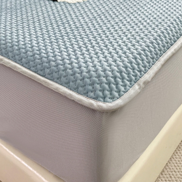 91家纺网 家纺一手货源 找家纺 恋佳居2025新款A类乙伦PE凉豆豆毛巾绣床笠冰丝席（床笠款） 比翼双飞—蓝