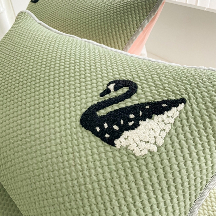 91家纺网 家纺一手货源 找家纺 恋佳居2025新款A类乙伦PE凉豆豆毛巾绣床笠冰丝席（床笠款） 比翼双飞—绿