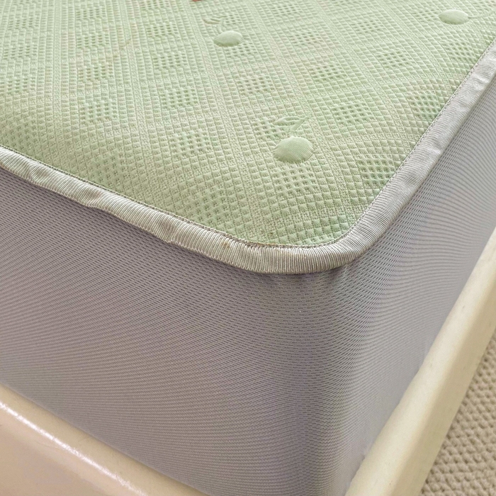 91家纺网 家纺一手货源 找家纺 恋佳居2025新款A类乙伦PE凉豆豆毛巾绣床笠冰丝席（床笠款） 樱桃—豆绿