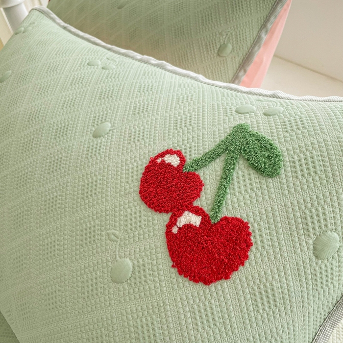 91家纺网 家纺一手货源 找家纺 恋佳居2025新款A类乙伦PE凉豆豆毛巾绣床笠冰丝席（床笠款） 樱桃—豆绿