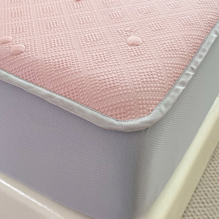 91家纺网 家纺一手货源 找家纺 恋佳居2025新款A类乙伦PE凉豆豆毛巾绣床笠冰丝席（床笠款） 樱桃—粉