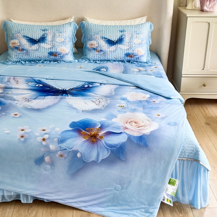91家纺网 家纺一手货源 找家纺 苹果星家纺 2025新款5D数码印花凉干丝床裙床盖凉席夏被四件套 蓝蝶