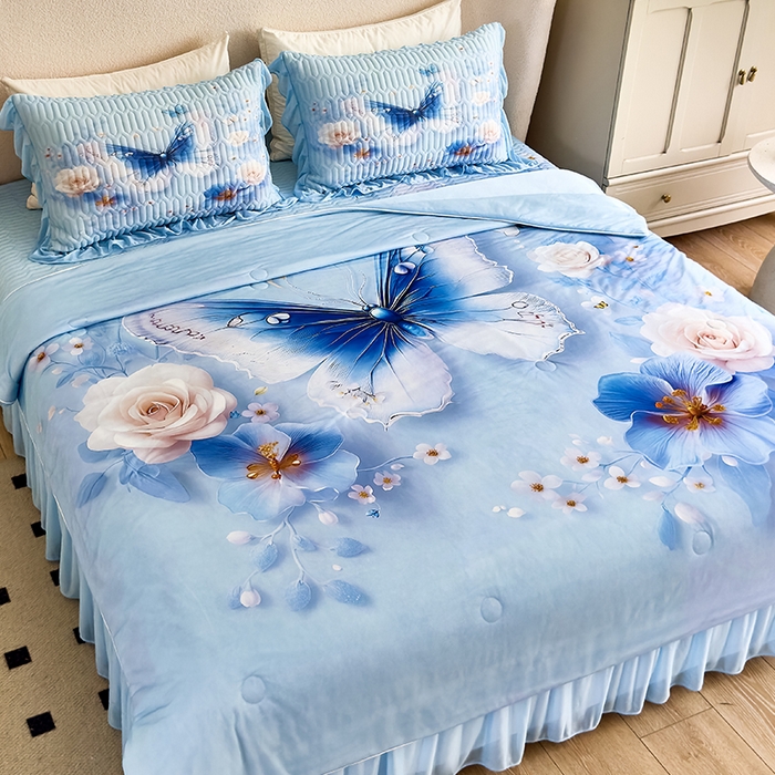 91家纺网 家纺一手货源 找家纺 苹果星家纺 2025新款5D数码印花凉干丝床裙床盖凉席夏被四件套 蓝蝶