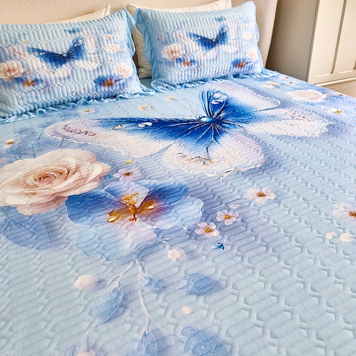 91家纺网 家纺一手货源 找家纺 苹果星家纺 2025新款5D数码印花凉干丝床裙床盖凉席夏被四件套 蓝蝶