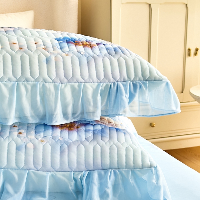 91家纺网 家纺一手货源 找家纺 苹果星家纺 2025新款5D数码印花凉干丝床裙床盖凉席夏被四件套 蓝蝶