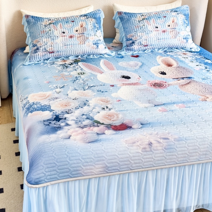 91家纺网 家纺一手货源 找家纺 苹果星家纺 2025新款5D数码印花凉干丝床裙床盖凉席夏被四件套 萌兔