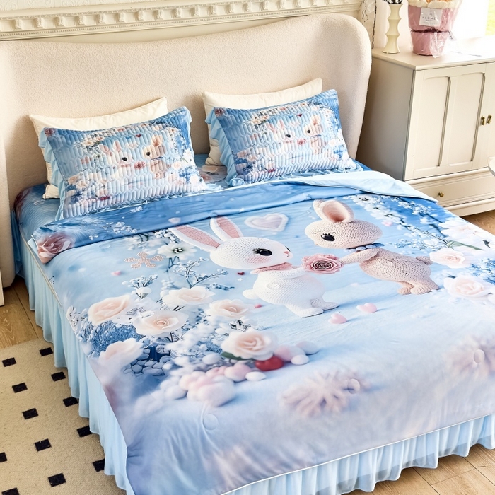 91家纺网 家纺一手货源 找家纺 苹果星家纺 2025新款5D数码印花凉干丝床裙床盖凉席夏被四件套 萌兔