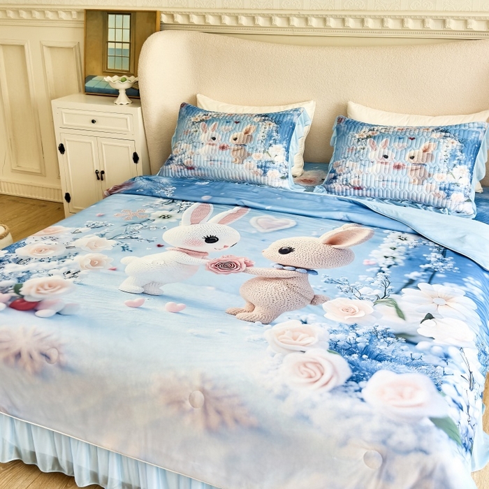 91家纺网 家纺一手货源 找家纺 苹果星家纺 2025新款5D数码印花凉干丝床裙床盖凉席夏被四件套 萌兔