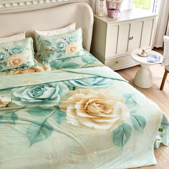 91家纺网 家纺一手货源 找家纺 苹果星家纺 2025新款5D数码印花凉干丝床裙床盖凉席夏被四件套 青韵玫瑰