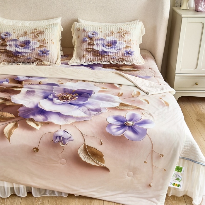 91家纺网 家纺一手货源 找家纺 苹果星家纺 2025新款5D数码印花凉干丝床裙床盖凉席夏被四件套 紫韵粉黛