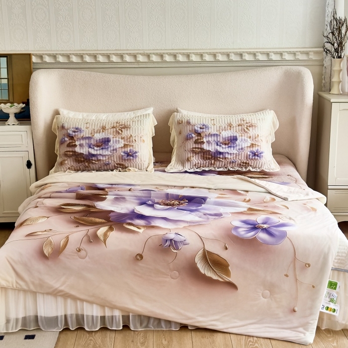 91家纺网 家纺一手货源 找家纺 苹果星家纺 2025新款5D数码印花凉干丝床裙床盖凉席夏被四件套 紫韵粉黛