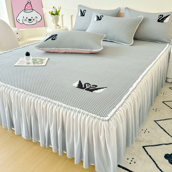 91家纺网 家纺一手货源 找家纺 恋佳居2025新款A类乙伦PE凉豆豆毛巾绣仙女风冰丝席 比翼双飞—灰