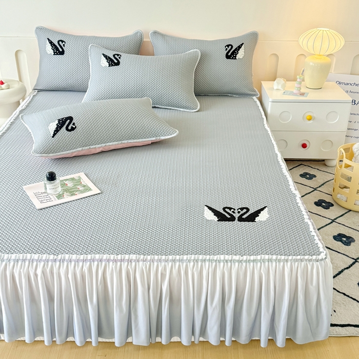 91家纺网 家纺一手货源 找家纺 恋佳居2025新款A类乙伦PE凉豆豆毛巾绣仙女风冰丝席 比翼双飞—灰