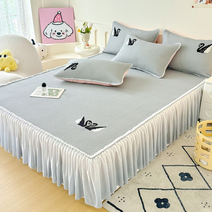 91家纺网 家纺一手货源 找家纺 恋佳居2025新款A类乙伦PE凉豆豆毛巾绣仙女风冰丝席 比翼双飞—灰