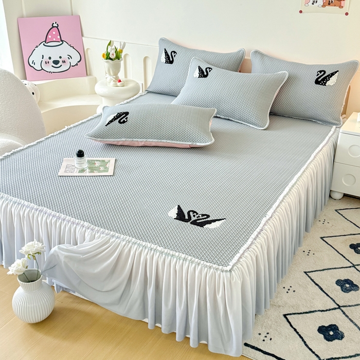 91家纺网 家纺一手货源 找家纺 恋佳居2025新款A类乙伦PE凉豆豆毛巾绣仙女风冰丝席 比翼双飞—灰