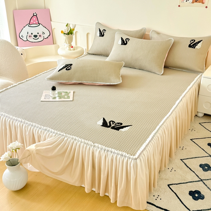 91家纺网 家纺一手货源 找家纺 恋佳居2025新款A类乙伦PE凉豆豆毛巾绣仙女风冰丝席 比翼双飞—卡其