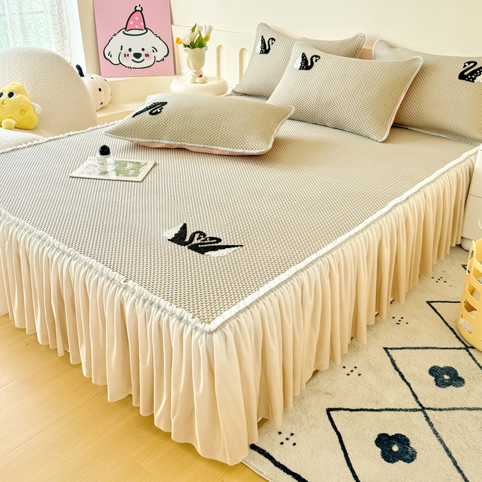 91家纺网 家纺一手货源 找家纺 恋佳居2025新款A类乙伦PE凉豆豆毛巾绣仙女风冰丝席 比翼双飞—卡其