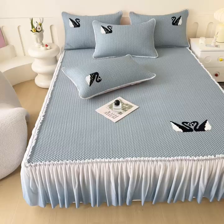 91家纺网 家纺一手货源 找家纺 恋佳居2025新款A类乙伦PE凉豆豆毛巾绣仙女风冰丝席 比翼双飞—蓝