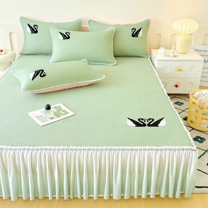 91家纺网 家纺一手货源 找家纺 恋佳居2025新款A类乙伦PE凉豆豆毛巾绣仙女风冰丝席 比翼双飞—绿