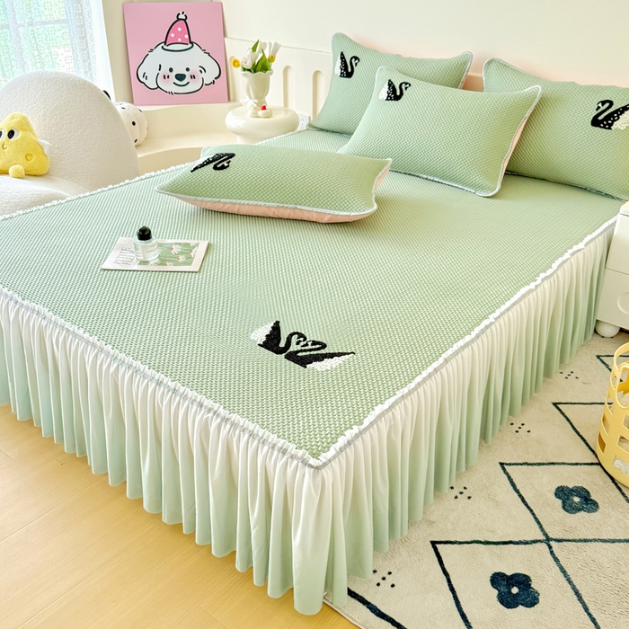 91家纺网 家纺一手货源 找家纺 恋佳居2025新款A类乙伦PE凉豆豆毛巾绣仙女风冰丝席 比翼双飞—绿