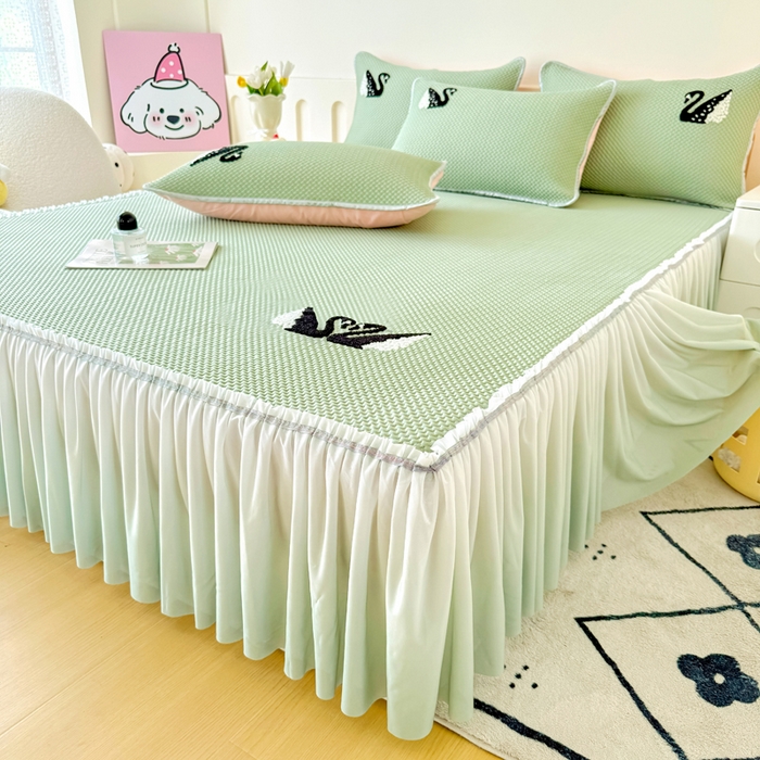 91家纺网 家纺一手货源 找家纺 恋佳居2025新款A类乙伦PE凉豆豆毛巾绣仙女风冰丝席 比翼双飞—绿