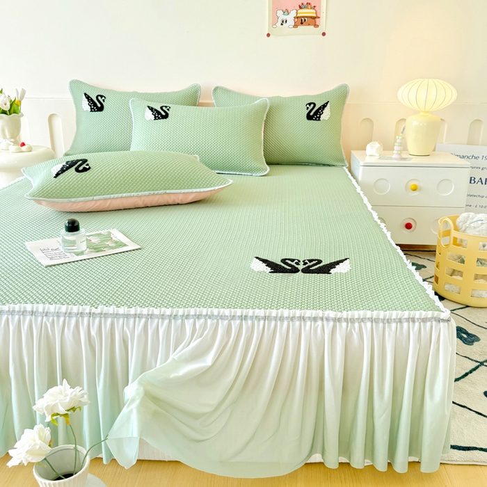 91家纺网 家纺一手货源 找家纺 恋佳居2025新款A类乙伦PE凉豆豆毛巾绣仙女风冰丝席 比翼双飞—绿