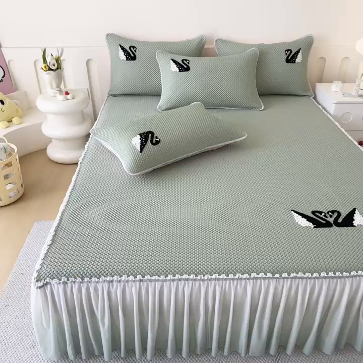 91家纺网 家纺一手货源 找家纺 恋佳居2025新款A类乙伦PE凉豆豆毛巾绣仙女风冰丝席 比翼双飞—绿