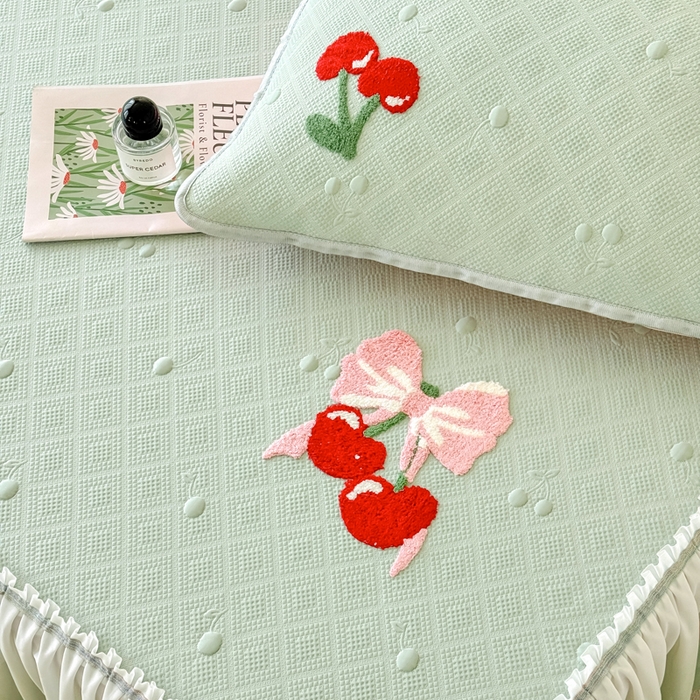 91家纺网 家纺一手货源 找家纺 恋佳居2025新款A类乙伦PE凉豆豆毛巾绣仙女风冰丝席 樱桃—豆绿