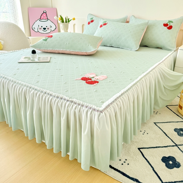 91家纺网 家纺一手货源 找家纺 恋佳居2025新款A类乙伦PE凉豆豆毛巾绣仙女风冰丝席 樱桃—豆绿