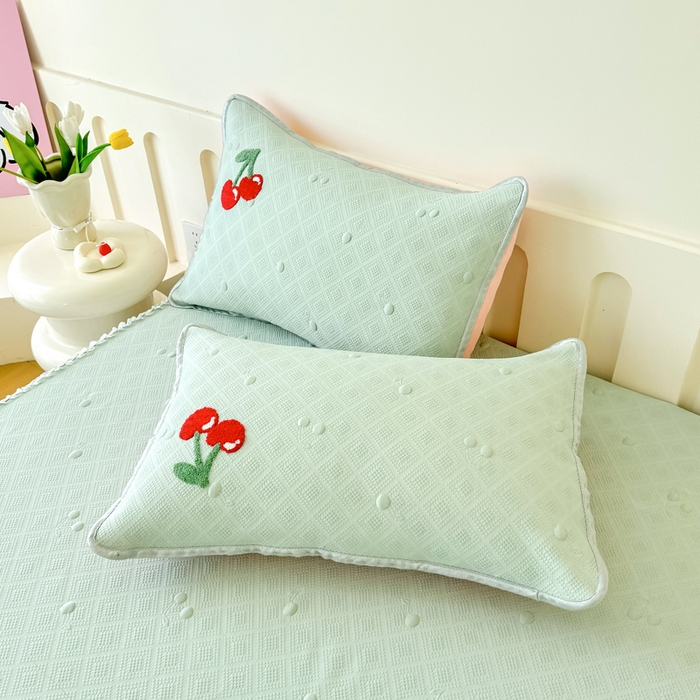 91家纺网 家纺一手货源 找家纺 恋佳居2025新款A类乙伦PE凉豆豆毛巾绣仙女风冰丝席 樱桃—豆绿