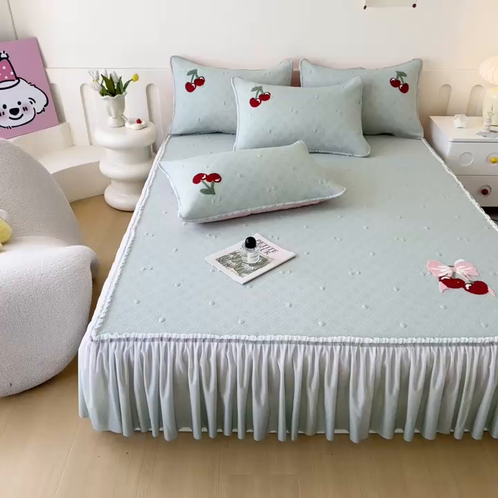 91家纺网 家纺一手货源 找家纺 恋佳居2025新款A类乙伦PE凉豆豆毛巾绣仙女风冰丝席 樱桃—豆绿