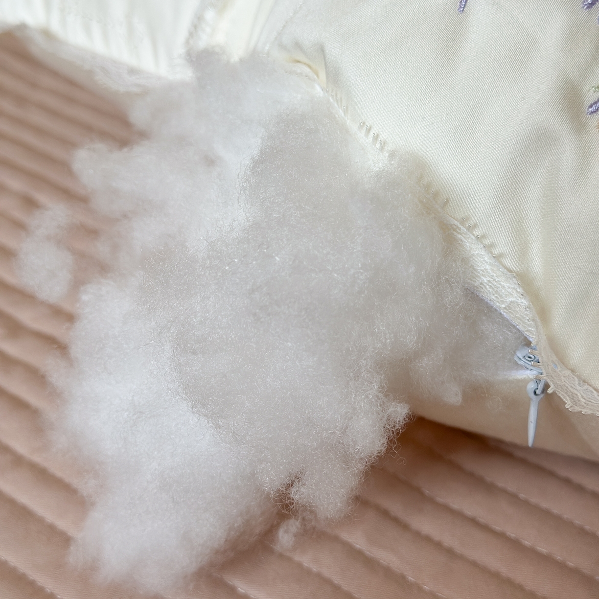 91家纺网 家纺一手货源 找家纺 伟邦枕芯 2025新款韩式薰衣草护颈枕枕头枕芯 白色 48x74cm/只