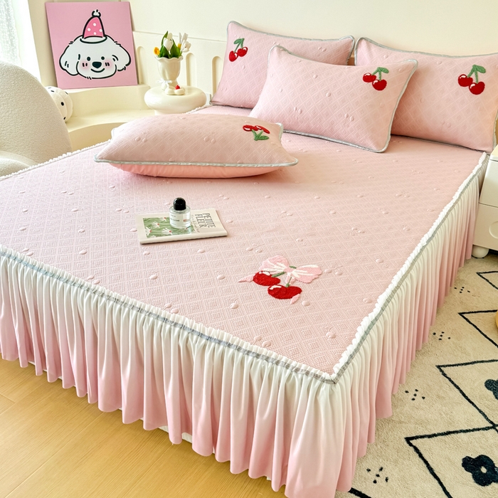 91家纺网 家纺一手货源 找家纺 恋佳居2025新款A类乙伦PE凉豆豆毛巾绣仙女风冰丝席 樱桃—粉