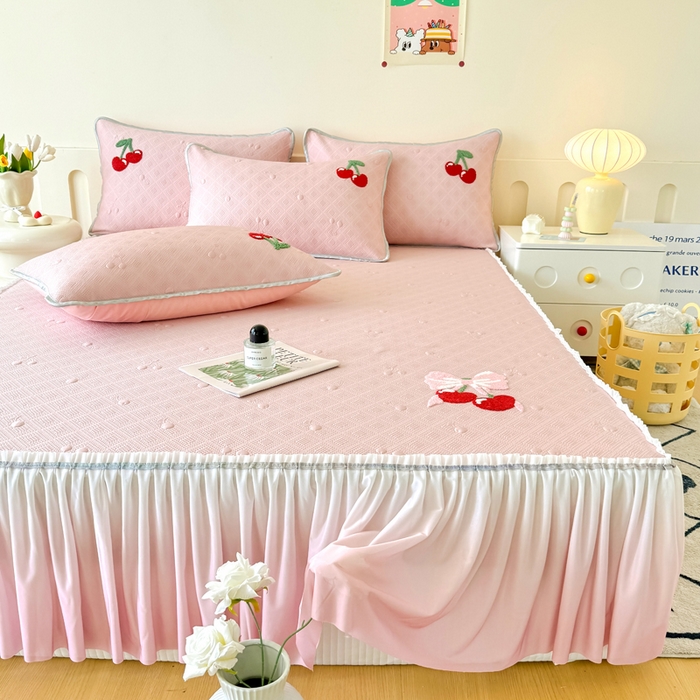 91家纺网 家纺一手货源 找家纺 恋佳居2025新款A类乙伦PE凉豆豆毛巾绣仙女风冰丝席 樱桃—粉