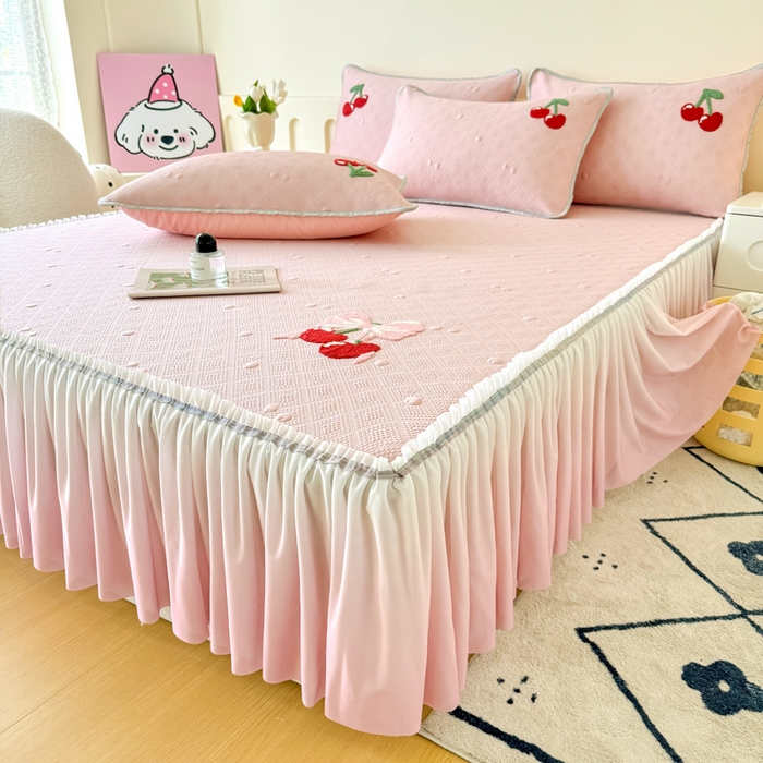 91家纺网 家纺一手货源 找家纺 恋佳居2025新款A类乙伦PE凉豆豆毛巾绣仙女风冰丝席 樱桃—粉