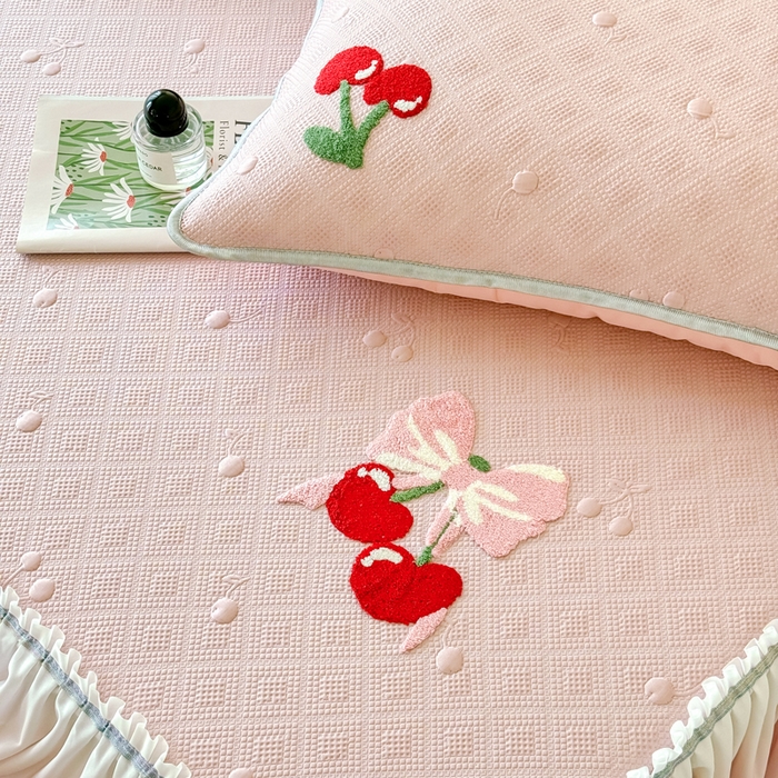 91家纺网 家纺一手货源 找家纺 恋佳居2025新款A类乙伦PE凉豆豆毛巾绣仙女风冰丝席 樱桃—粉