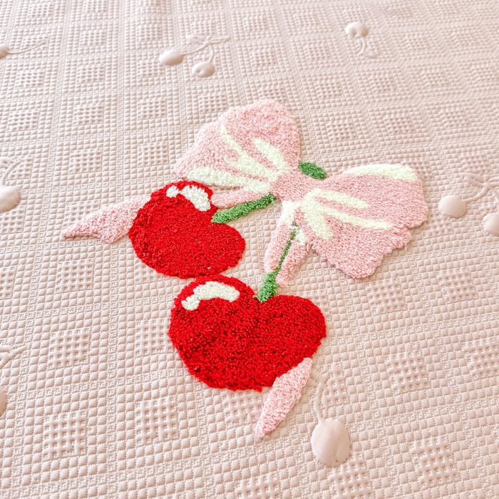 91家纺网 家纺一手货源 找家纺 恋佳居2025新款A类乙伦PE凉豆豆毛巾绣仙女风冰丝席 樱桃—粉