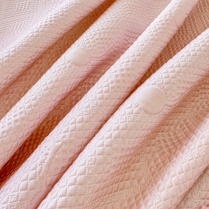 91家纺网 家纺一手货源 找家纺 恋佳居2025新款A类乙伦PE凉豆豆毛巾绣仙女风冰丝席 樱桃—粉