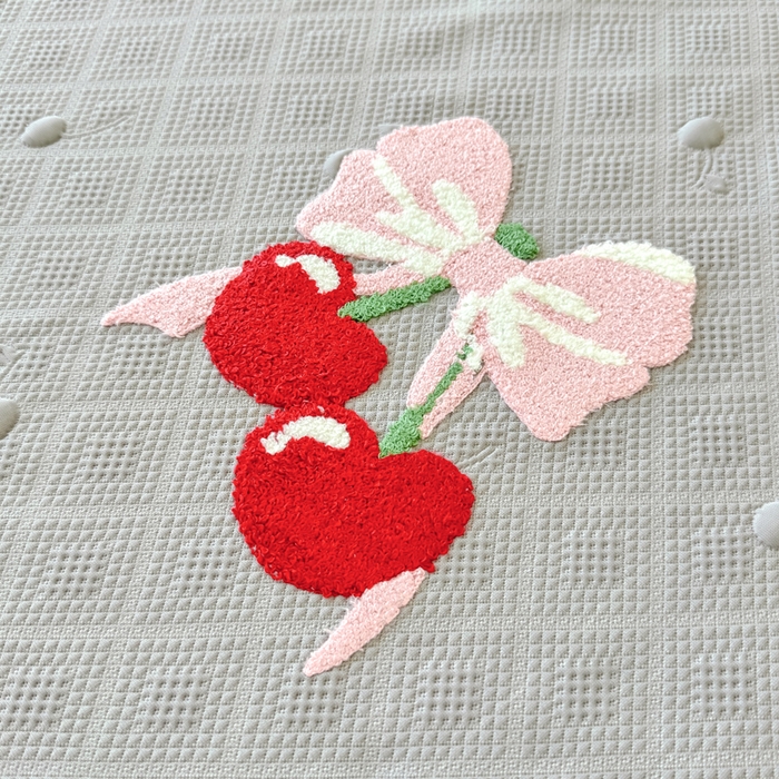 91家纺网 家纺一手货源 找家纺 恋佳居2025新款A类乙伦PE凉豆豆毛巾绣仙女风冰丝席 樱桃—灰