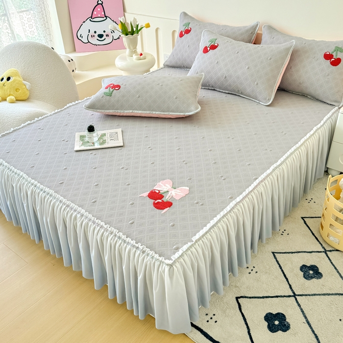 91家纺网 家纺一手货源 找家纺 恋佳居2025新款A类乙伦PE凉豆豆毛巾绣仙女风冰丝席 樱桃—灰