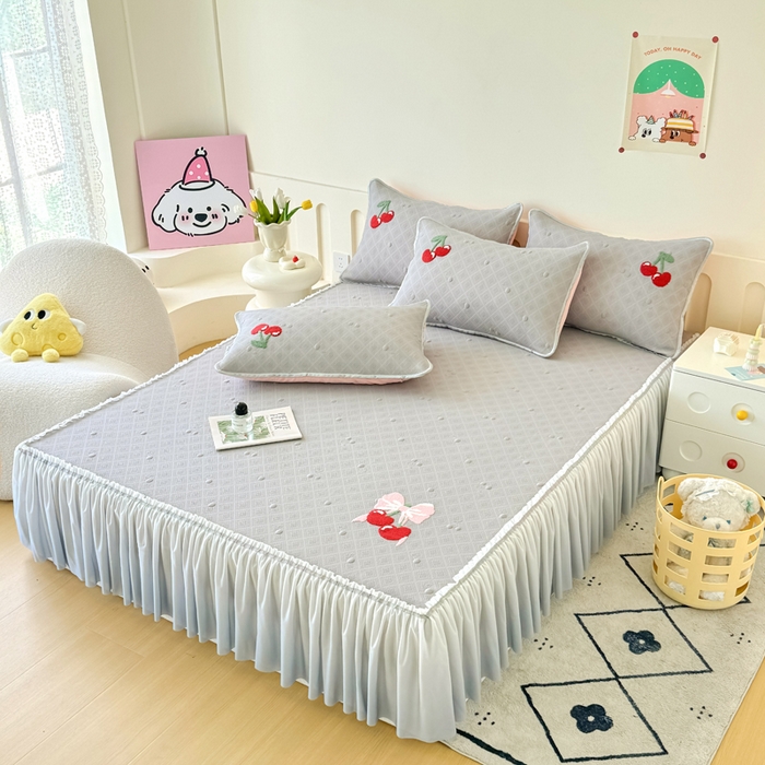 91家纺网 家纺一手货源 找家纺 恋佳居2025新款A类乙伦PE凉豆豆毛巾绣仙女风冰丝席 樱桃—灰