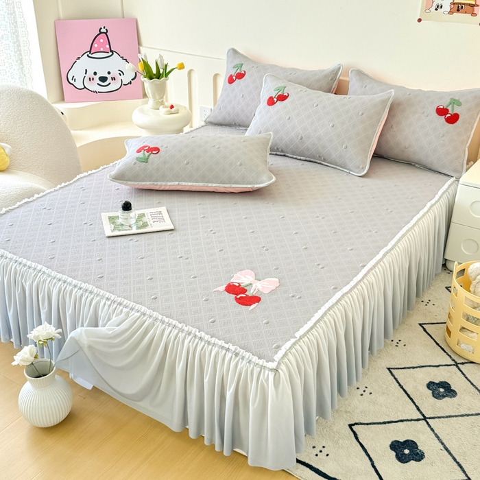 91家纺网 家纺一手货源 找家纺 恋佳居2025新款A类乙伦PE凉豆豆毛巾绣仙女风冰丝席 樱桃—灰