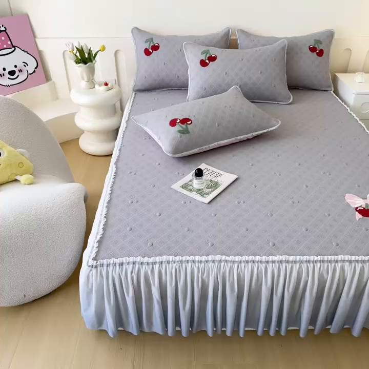 91家纺网 家纺一手货源 找家纺 恋佳居2025新款A类乙伦PE凉豆豆毛巾绣仙女风冰丝席 樱桃—灰