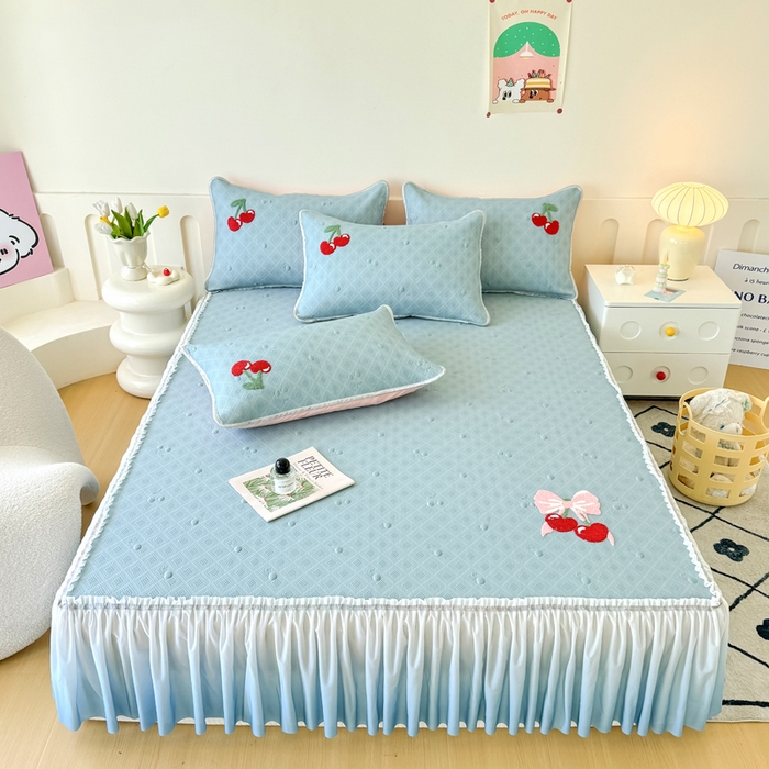 91家纺网 家纺一手货源 找家纺 恋佳居2025新款A类乙伦PE凉豆豆毛巾绣仙女风冰丝席 樱桃—蓝